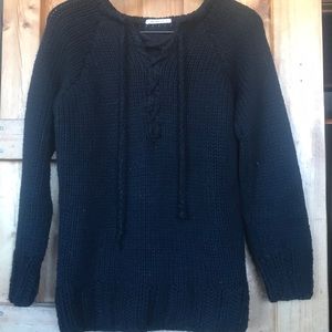 Joan Vas’s  hand-knit crewneck lace-up sweater♥️🧶♥️